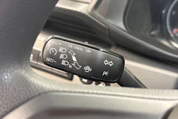 valkoinen Volkswagen Transporter 2023 kuva 13.