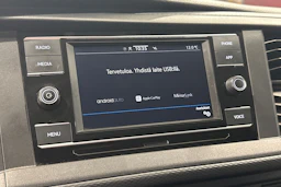 valkoinen Volkswagen Transporter 2023 kuva 18.