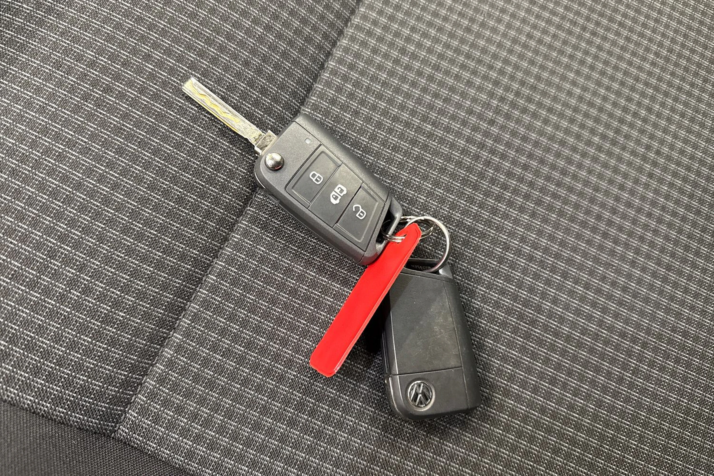 valkoinen Volkswagen Transporter 2023 kuva 20.