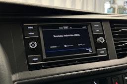 valkoinen Volkswagen Transporter 2023 kuva 15.