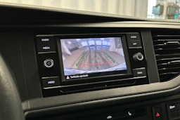 valkoinen Volkswagen Transporter 2023 kuva 16.