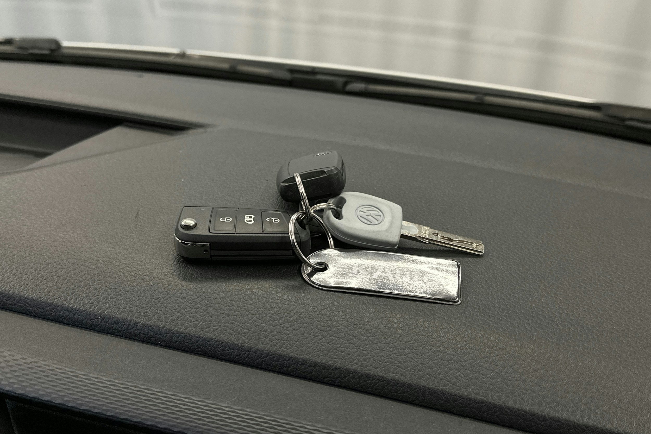 valkoinen Volkswagen Transporter 2023 kuva 22.