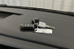 valkoinen Volkswagen Transporter 2023 kuva 22.