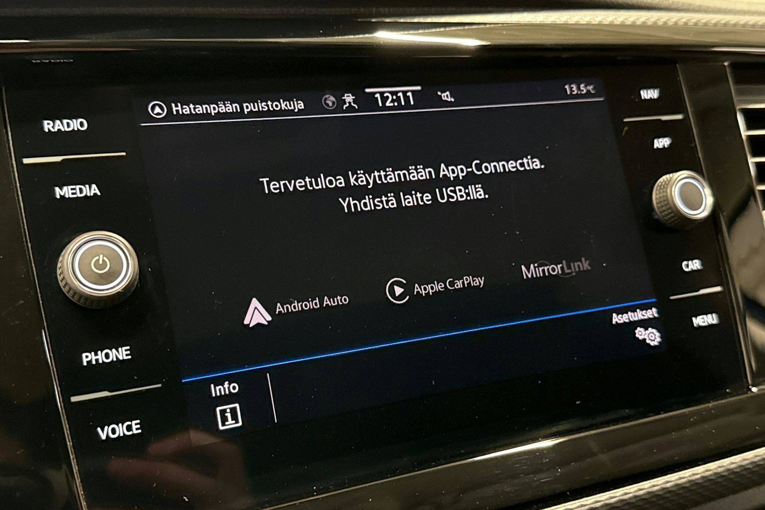 met. sininen Volkswagen Transporter 2023 kuva 20.