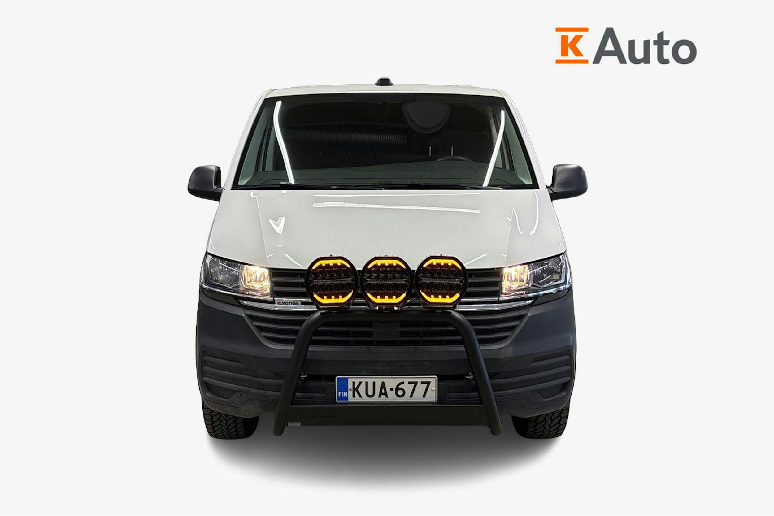 valkoinen Volkswagen Transporter 2023 kuva 5.