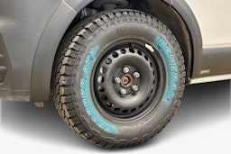 valkoinen Volkswagen Transporter 2023 kuva 11.