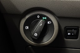 valkoinen Volkswagen Transporter 2023 kuva 14.