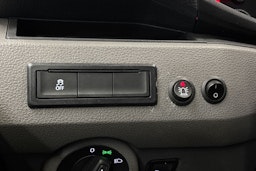 valkoinen Volkswagen Transporter 2023 kuva 15.