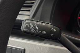 valkoinen Volkswagen Transporter 2023 kuva 16.