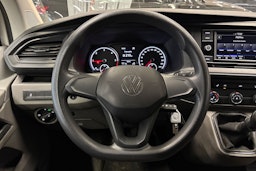 valkoinen Volkswagen Transporter 2023 kuva 17.