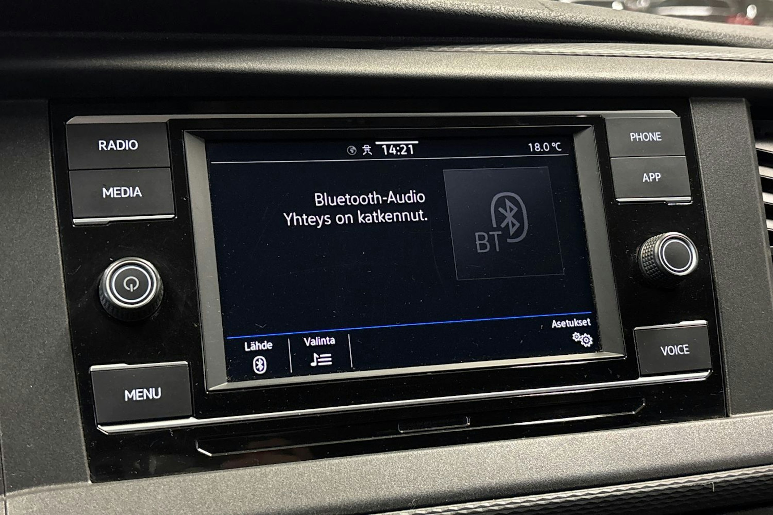 valkoinen Volkswagen Transporter 2023 kuva 19.