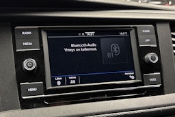 valkoinen Volkswagen Transporter 2023 kuva 19.