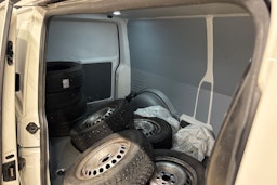 valkoinen Volkswagen Transporter 2023 kuva 23.