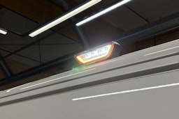 valkoinen Volkswagen Transporter 2023 kuva 27.