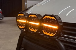 valkoinen Volkswagen Transporter 2023 kuva 28.