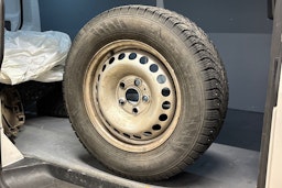 valkoinen Volkswagen Transporter 2023 kuva 30.