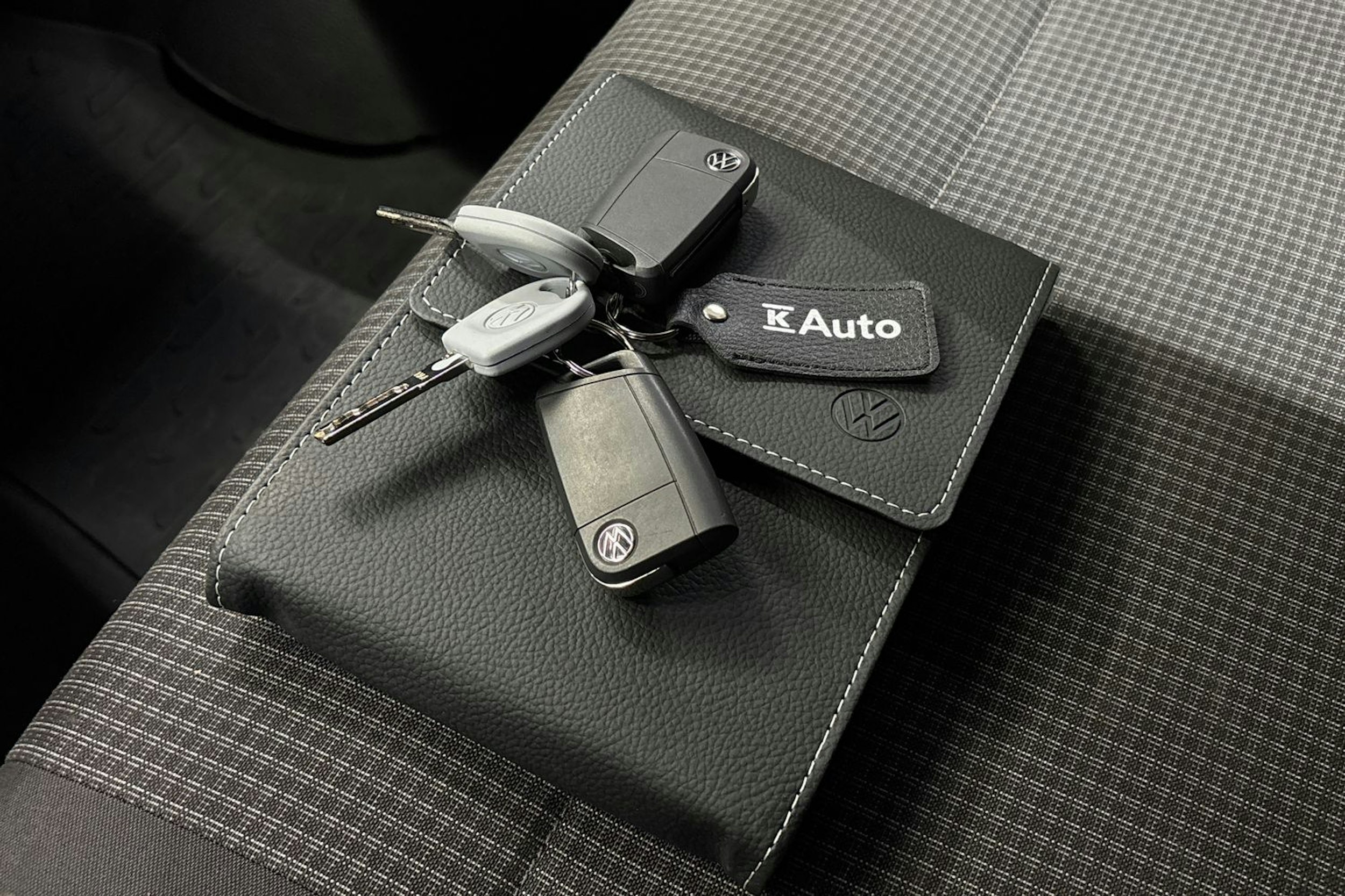 valkoinen Volkswagen Transporter 2023 kuva 31.