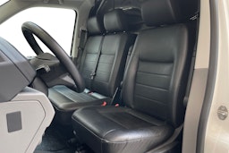 valkoinen Volkswagen Transporter 2023 kuva 9.