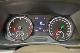 valkoinen Volkswagen Transporter 2023 kuva 16.