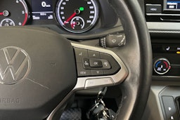 valkoinen Volkswagen Transporter 2023 kuva 18.