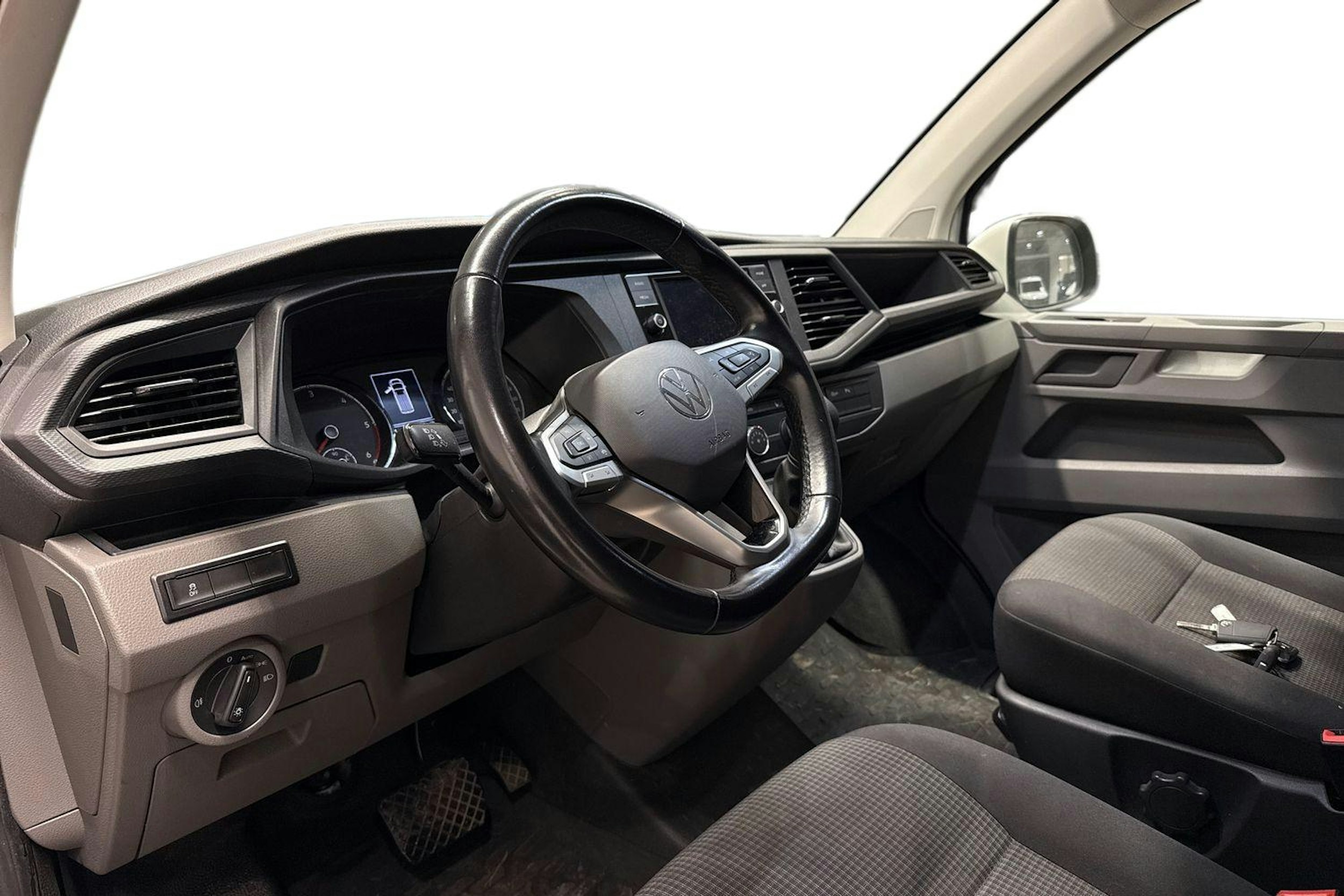 valkoinen Volkswagen Transporter 2023 kuva 3.