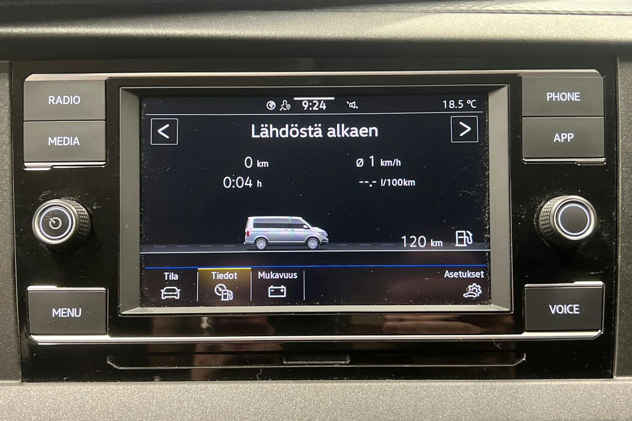 valkoinen Volkswagen Transporter 2023 kuva 14.