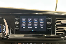 valkoinen Volkswagen Transporter 2023 kuva 18.