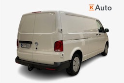 valkoinen Volkswagen Transporter 2023 kuva 2.
