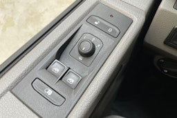 valkoinen Volkswagen Transporter 2023 kuva 20.