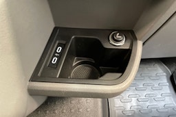 valkoinen Volkswagen Transporter 2023 kuva 23.