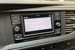 valkoinen Volkswagen Transporter 2023 kuva 25.