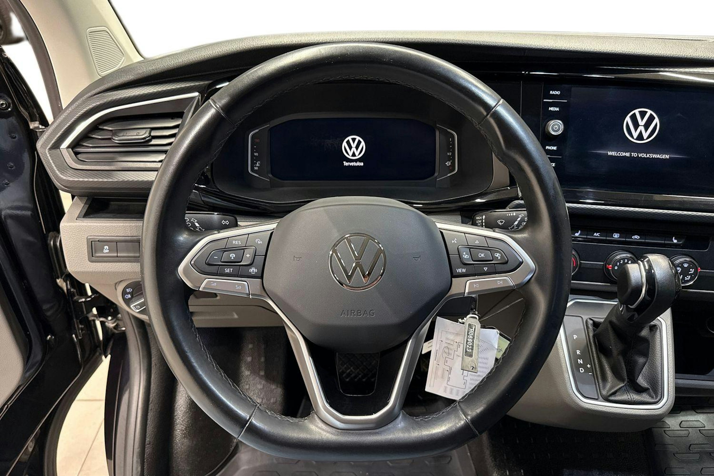 Musta Volkswagen TRANSPORTER 2023 kuva 9.