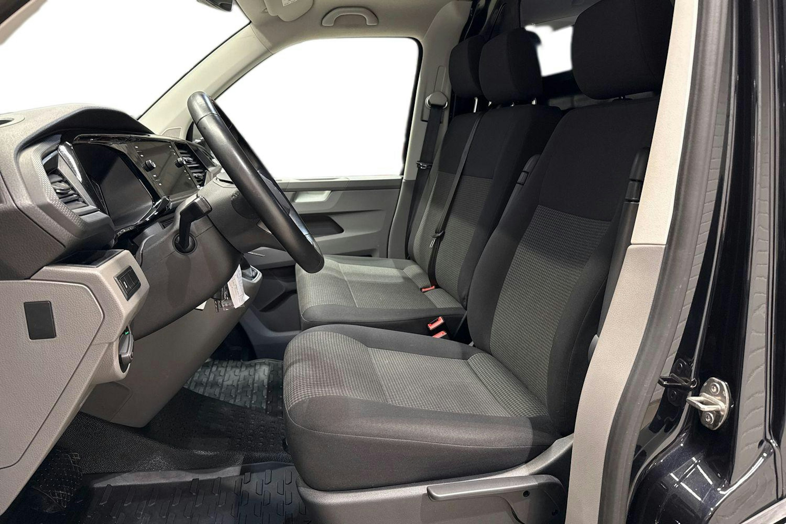 Musta Volkswagen TRANSPORTER 2023 kuva 10.
