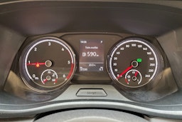 harmaa Volkswagen Transporter 2024 kuva 19.