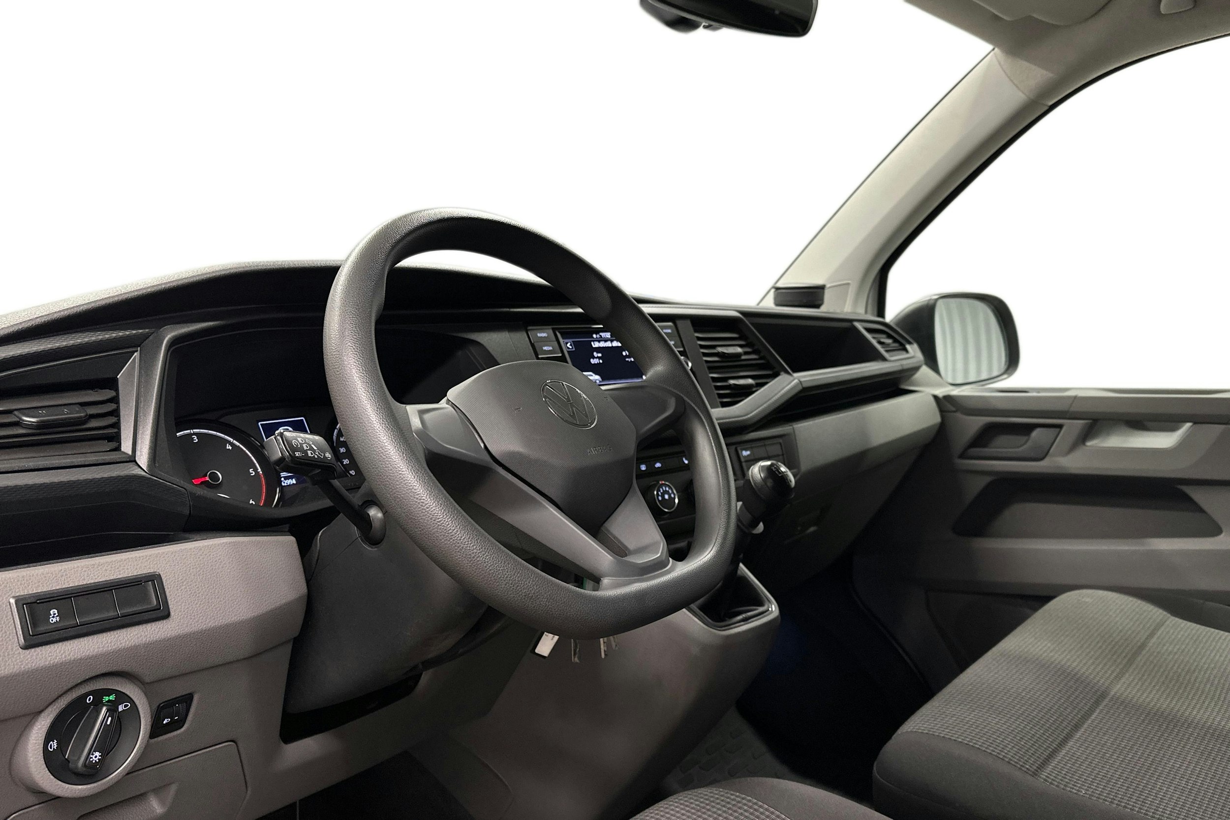 valkoinen Volkswagen Transporter 2024 kuva 6.