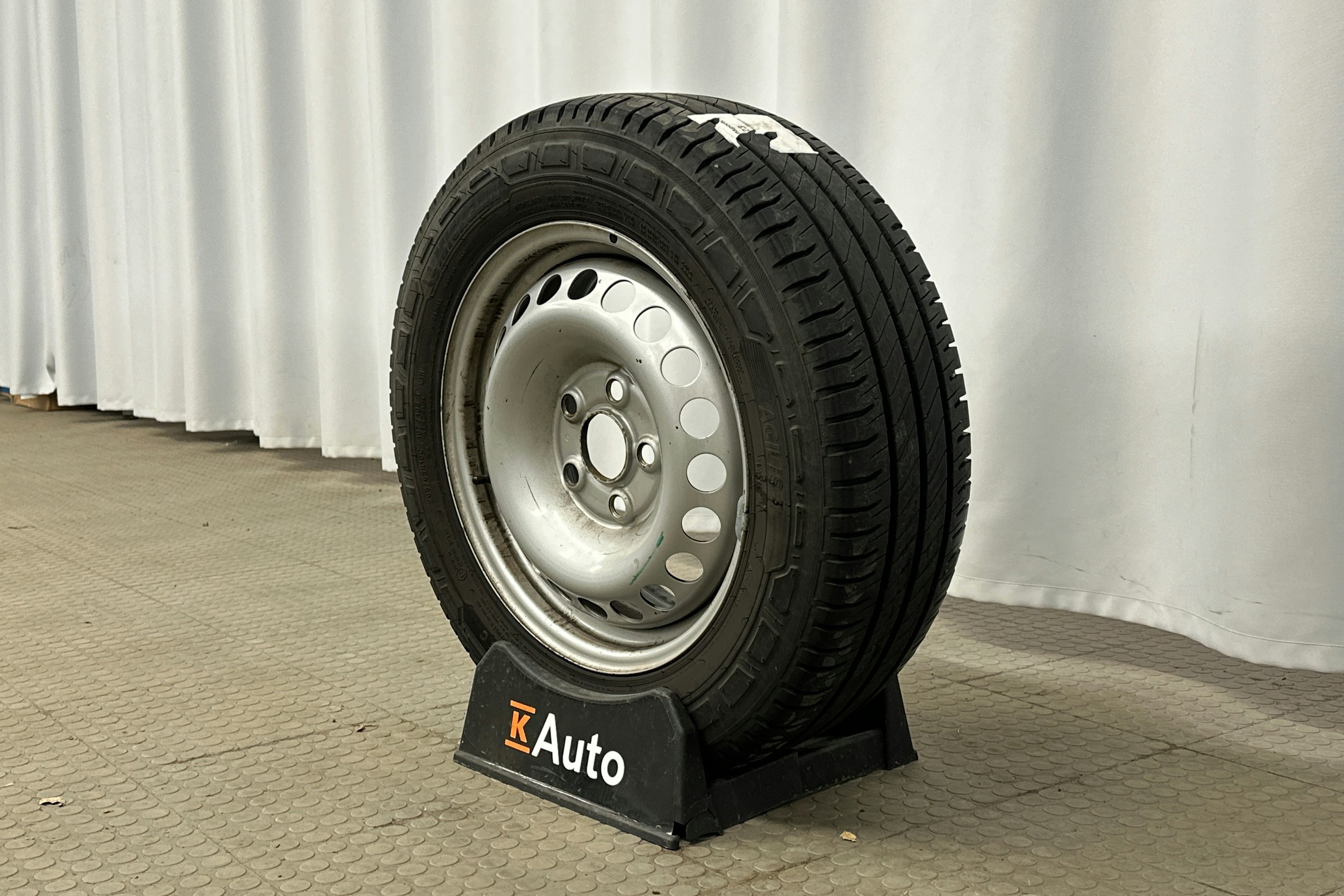 valkoinen Volkswagen Transporter 2024 kuva 10.