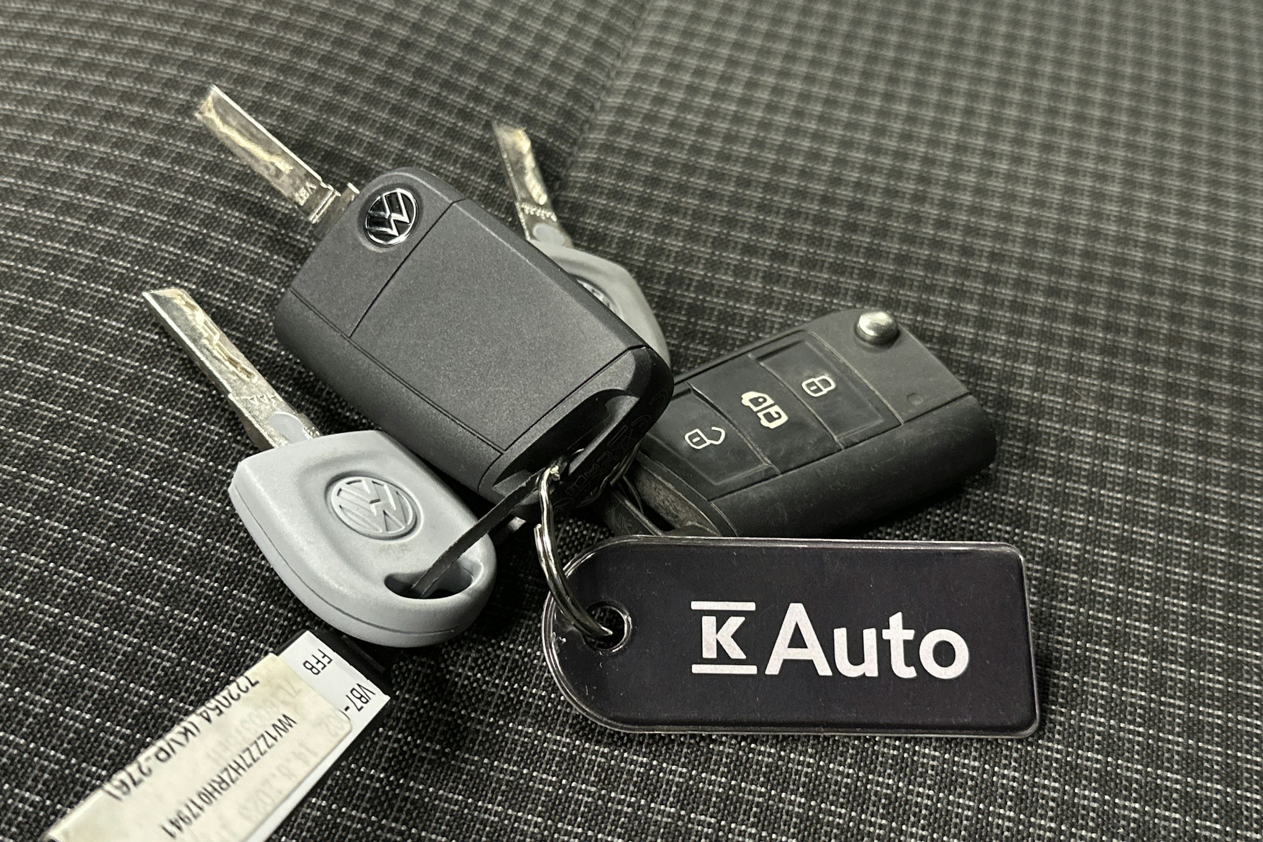 valkoinen Volkswagen Transporter 2024 kuva 18.