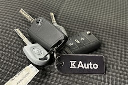 valkoinen Volkswagen Transporter 2024 kuva 18.