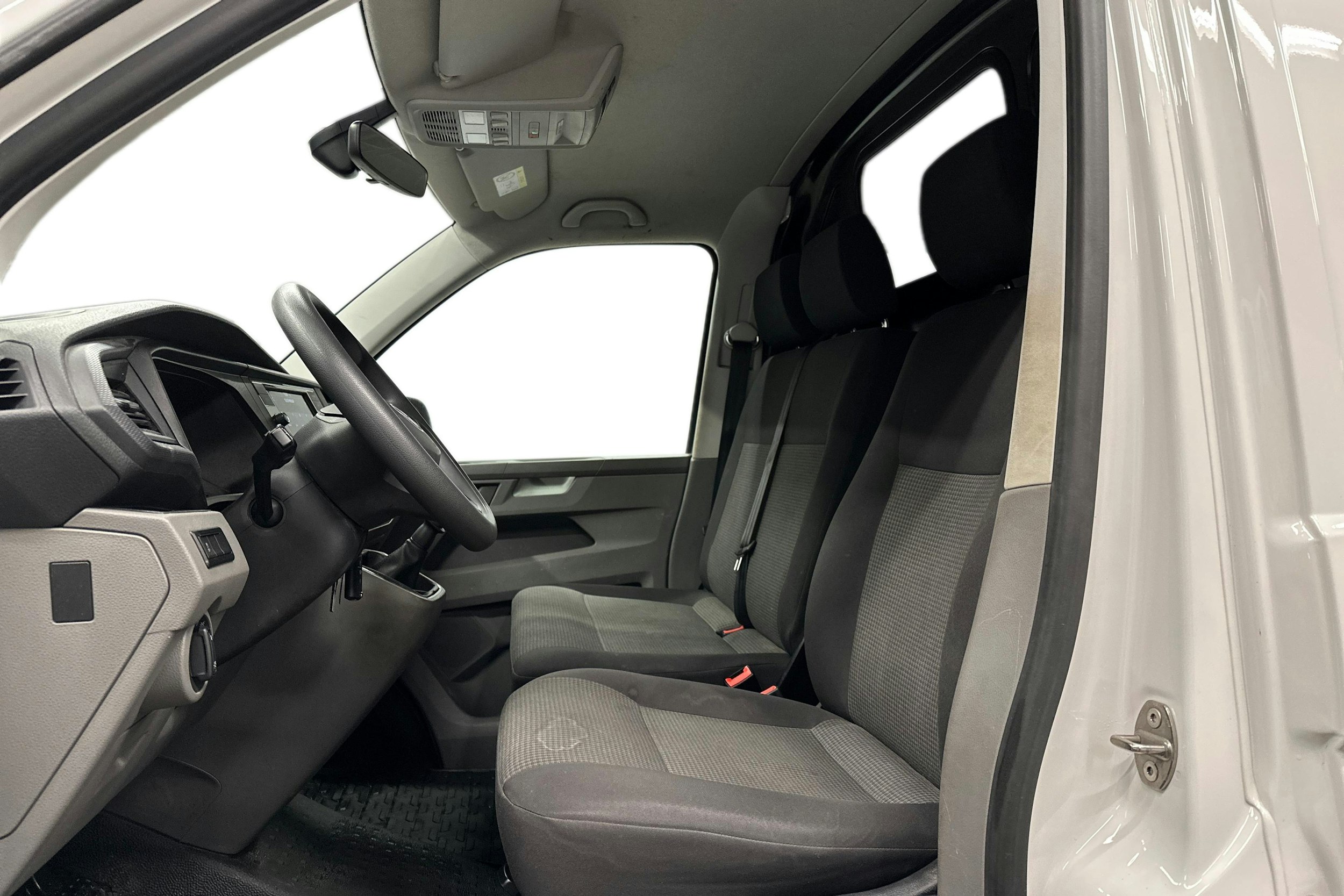 valkoinen Volkswagen Transporter 2023 kuva 11.