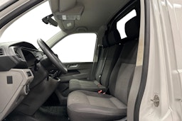 valkoinen Volkswagen Transporter 2023 kuva 11.