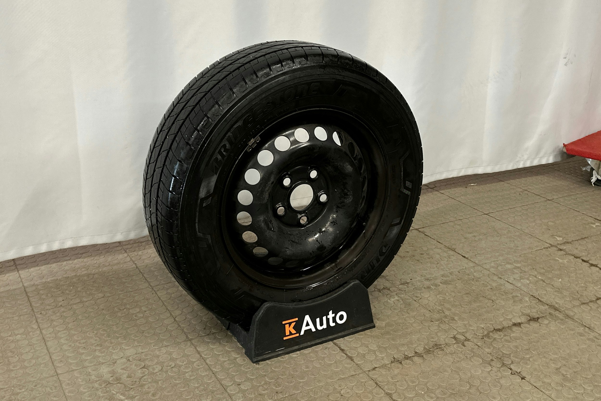 valkoinen Volkswagen Transporter 2023 kuva 15.