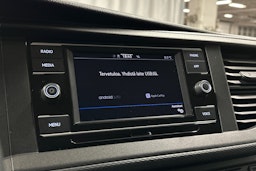 valkoinen Volkswagen Transporter 2023 kuva 21.