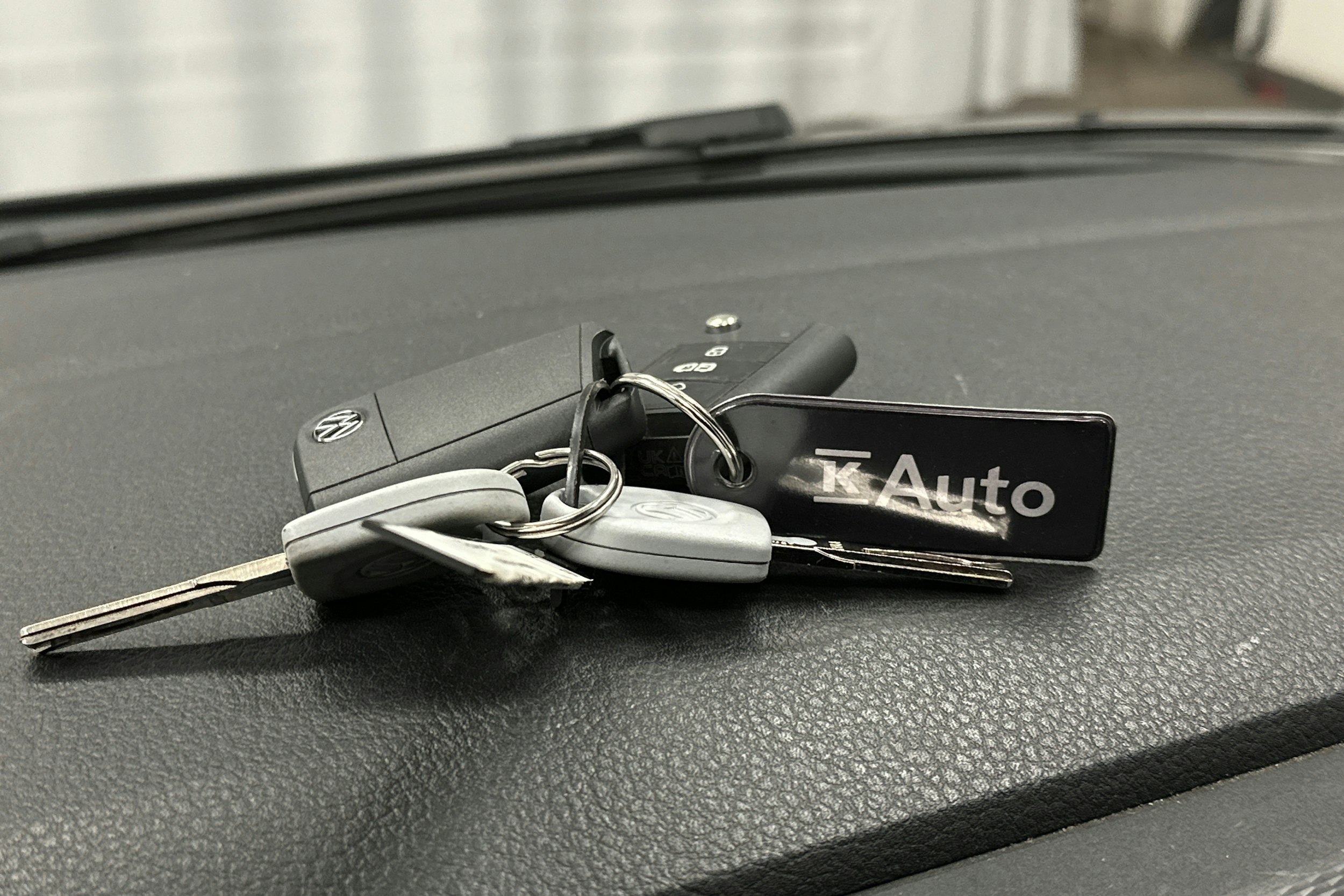 valkoinen Volkswagen Transporter 2023 kuva 23.