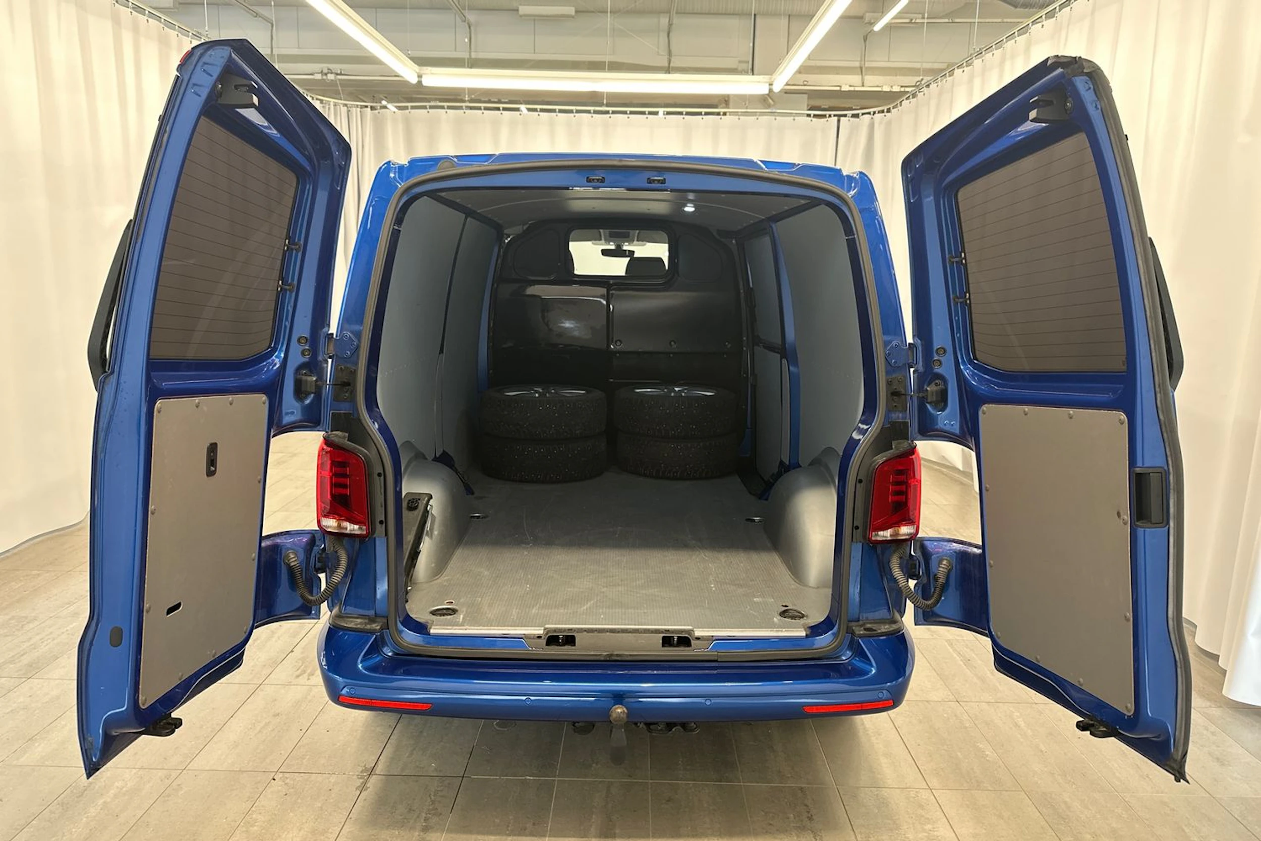 met. sininen Volkswagen Transporter 2022 kuva 18.