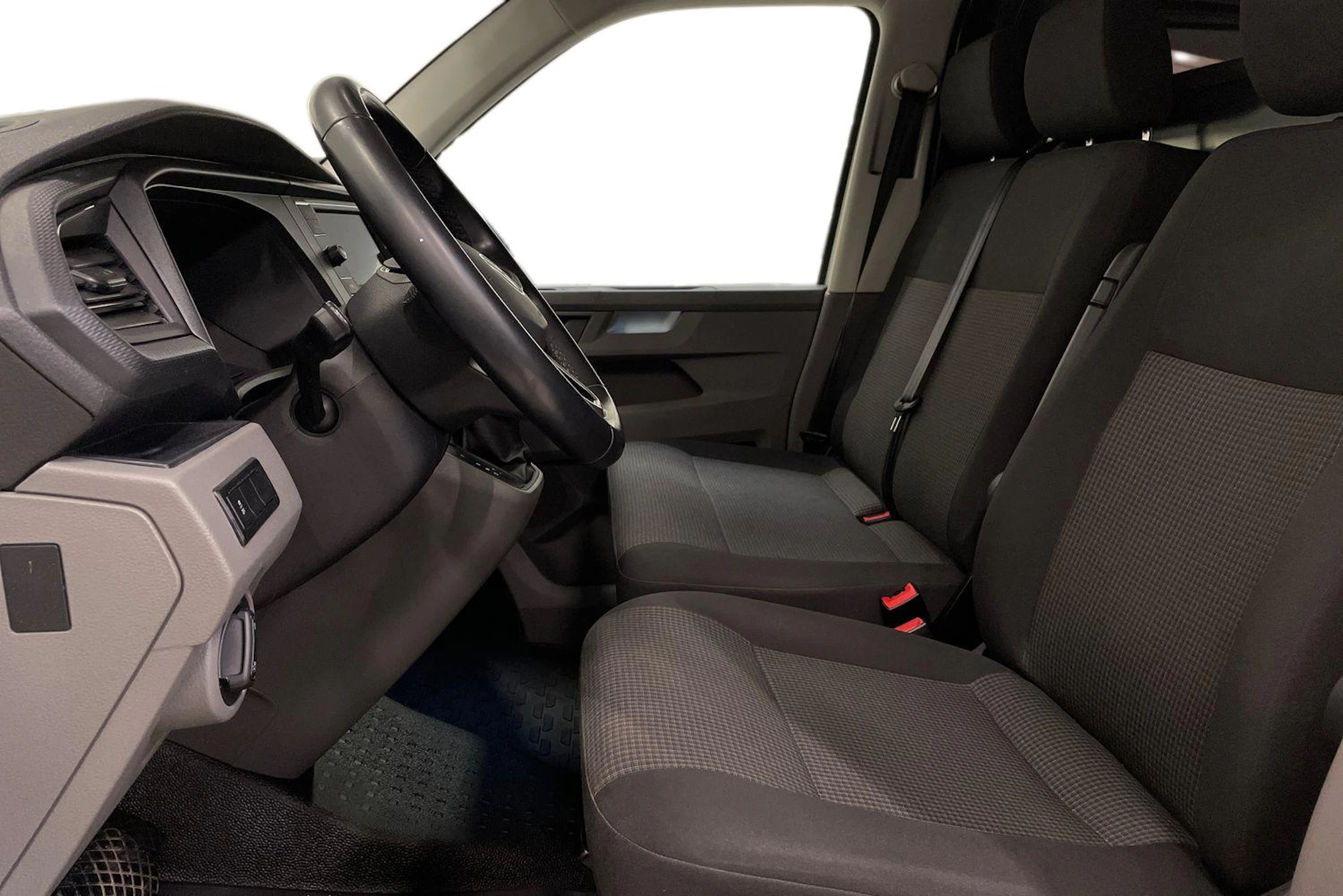 valkoinen Volkswagen Transporter 2023 kuva 8.