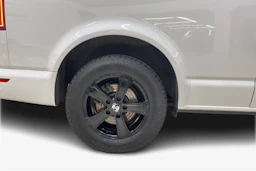 valkoinen Volkswagen Transporter 2023 kuva 12.