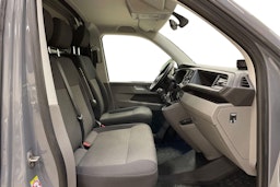 harmaa Volkswagen Transporter 2023 kuva 11.