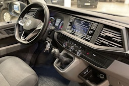 harmaa Volkswagen Transporter 2023 kuva 16.