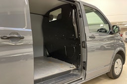 harmaa Volkswagen Transporter 2023 kuva 19.