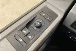 harmaa Volkswagen Transporter 2023 kuva 24.